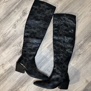 Black Textured Heeled Boots with Knee-High Design